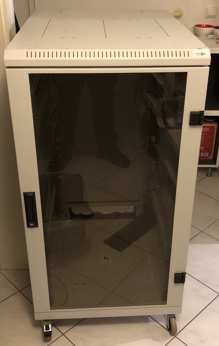 My Server Rack – Qetesh's Workbench